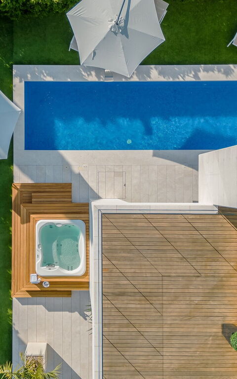 Orvas Villa 82: Hot Tub, Pool
