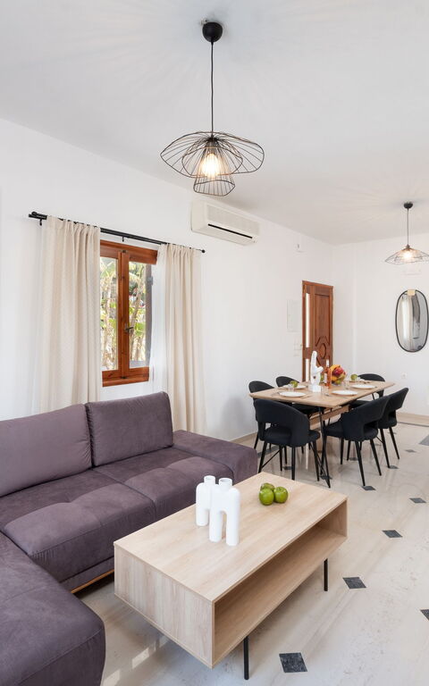 Klapas: Dining Room, Living Room