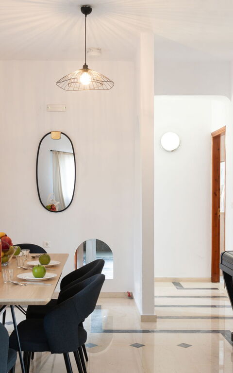 Klapas: Dining Room, Living Room