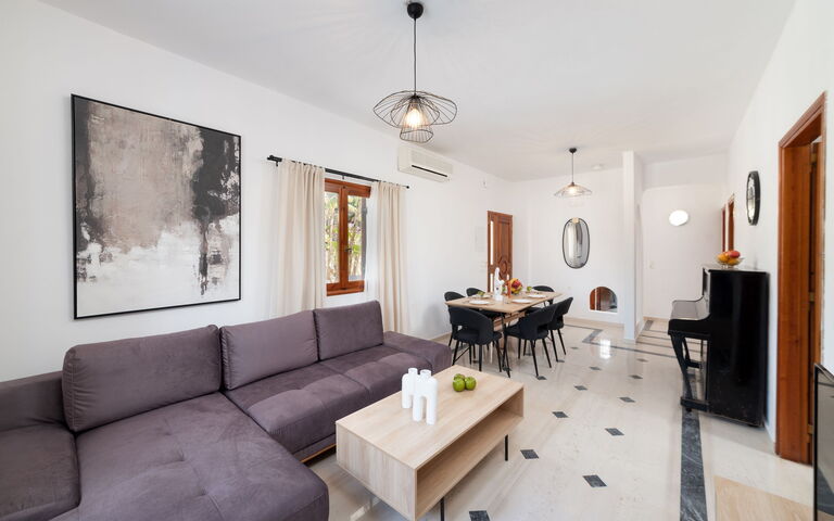 Klapas: Dining Room, Living Room