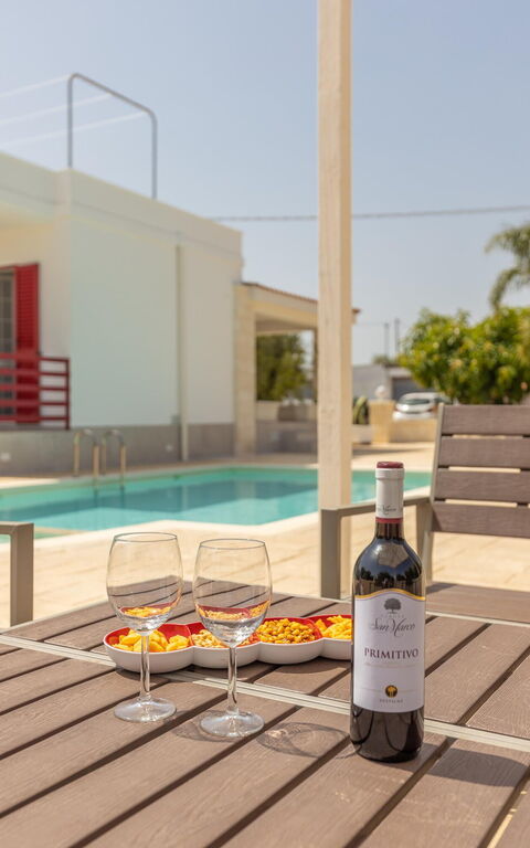 Villa Dolcevivere: Building Exterior, Outdoor, Pool, Summer