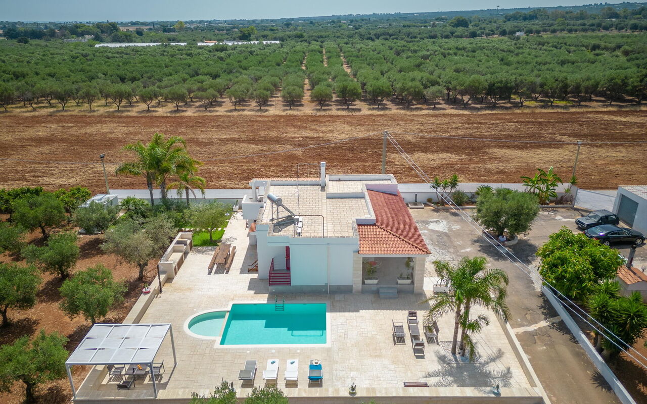 Villa Dolcevivere: Building Exterior, Outdoor, Pool, Scenic View, Summer