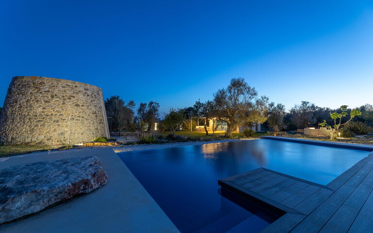 Villa Platino: Building Exterior, Outdoor, Pool