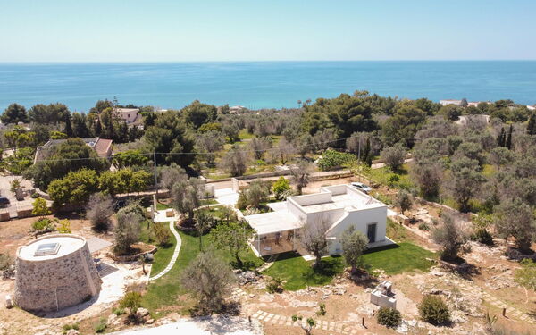 Villa Platino: Building Exterior, Garden, Outdoor, Scenic View