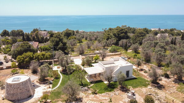 Villa Platino: Building Exterior, Garden, Outdoor, Scenic View