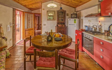 Accommodation Leccino 4: Dining Room, Kitchen