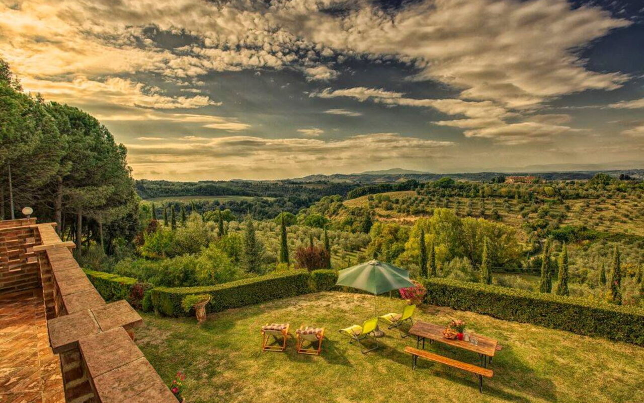 Leccino: Building Exterior, Garden, Outdoor, Scenic View