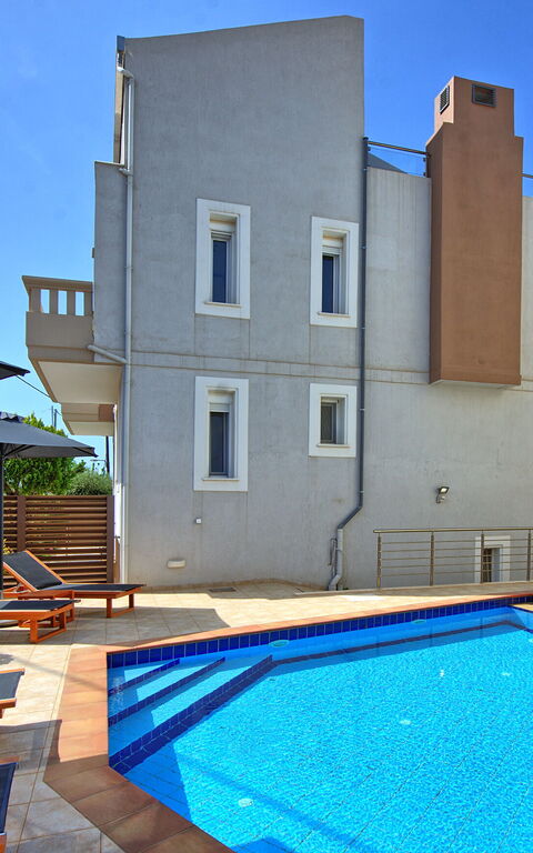 Villa Endless View: Autumn, Building Exterior, Outdoor, Pool, Spring, Summer