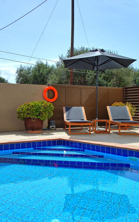 Villa Endless View: Autumn, Building Exterior, Outdoor, Pool, Spring, Summer