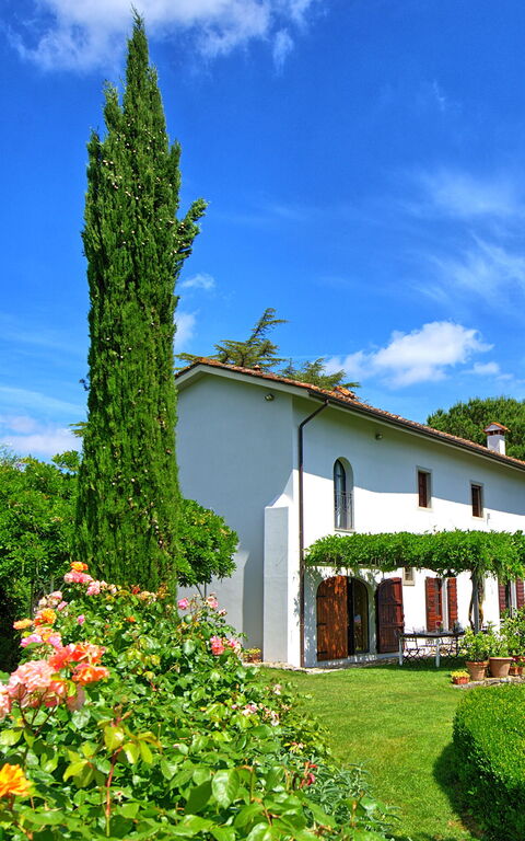 Villa Mami: Building Exterior, Garden, Outdoor, Summer