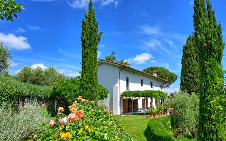 Villa Mami: Building Exterior, Garden, Outdoor, Summer