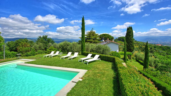 Villa Mami: Outdoor, Pool, Scenic View, Summer