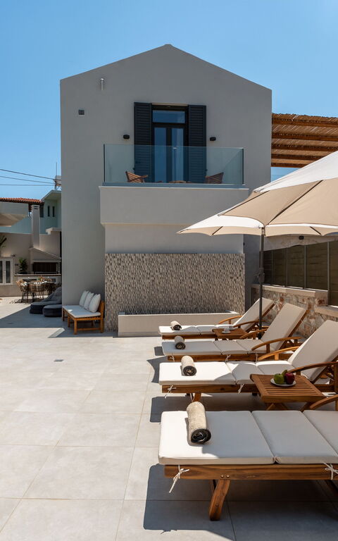 Villa Paul: Balcony / Terrace / Patio, Building Exterior, Outdoor, Pool