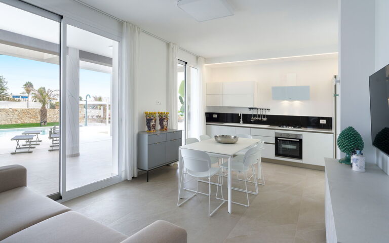 Villa Paradisus: Dining Room, Kitchen, Living Room