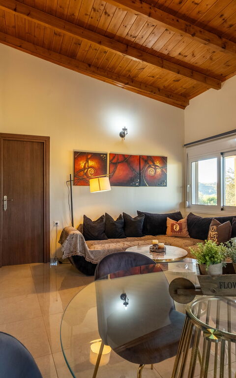 Villa Rose: Living Room