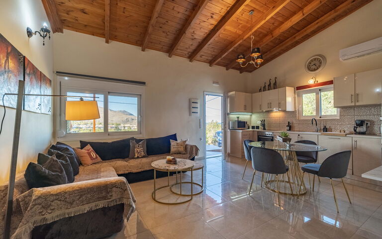 Villa Rose: Kitchen, Living Room
