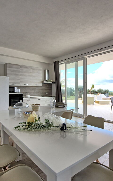 Villa Infinito: Dining Room, Kitchen