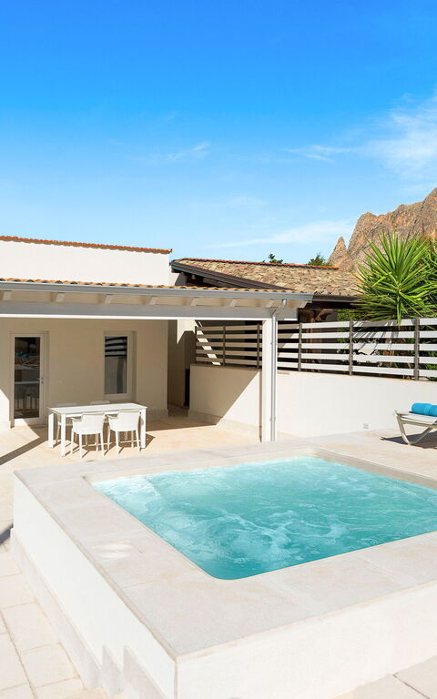 La Siesta: Building Exterior, Outdoor, Pool