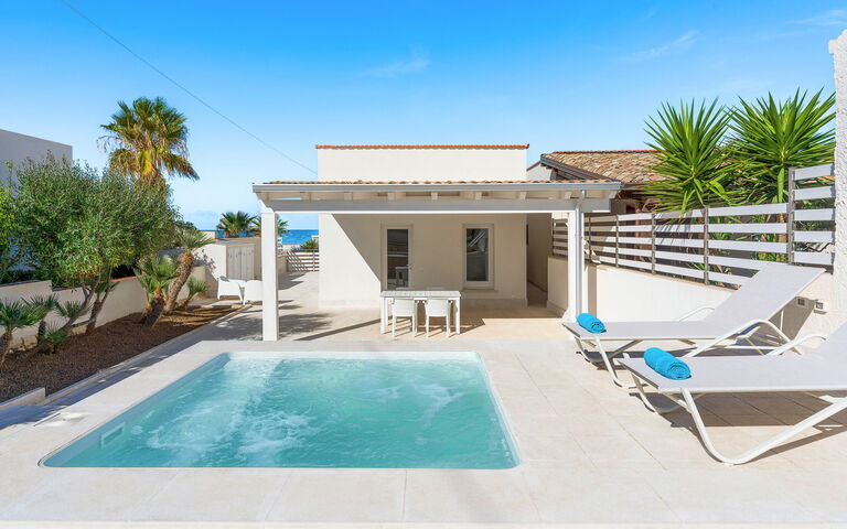 La Siesta: Building Exterior, Outdoor, Pool