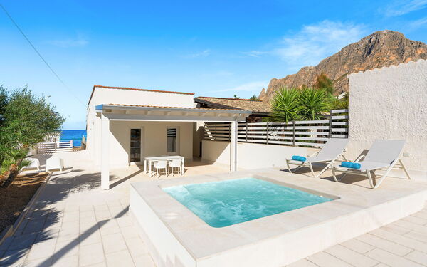 La Siesta: Building Exterior, Outdoor, Pool