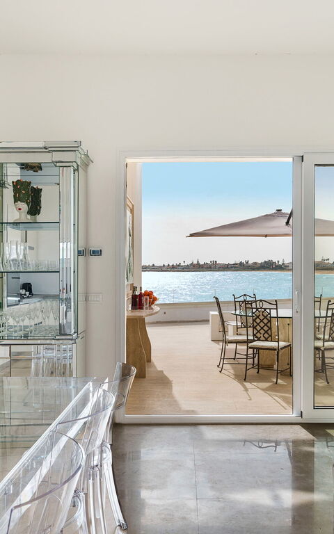 Mare Dentro: Dining Room, Living Room