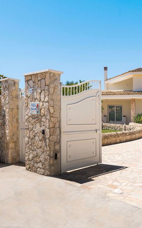 Villa Dilecta: Building Exterior, Main Entrance, Outdoor