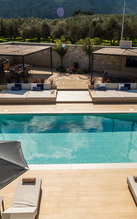 Villa Serenity: Outdoor, Pool