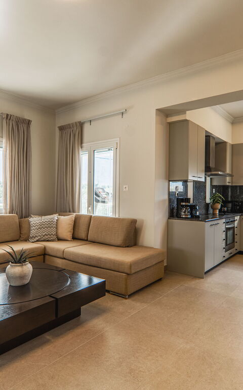 Villa Serenity: Kitchen, Living Room