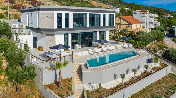 Villa Allina: Pool, Scenic View