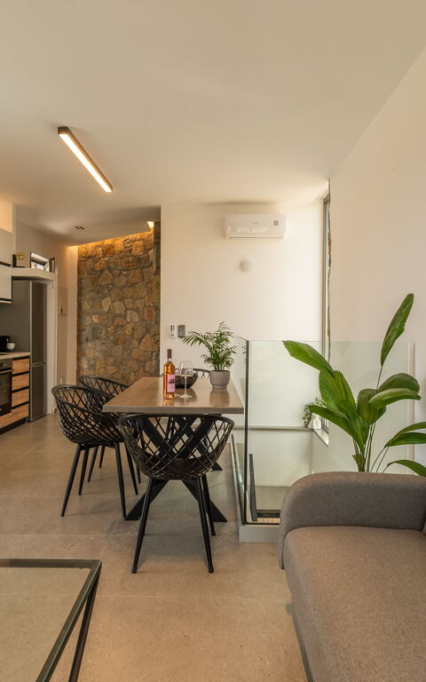 Venetian Villa: Dining Room, Kitchen, Living Room