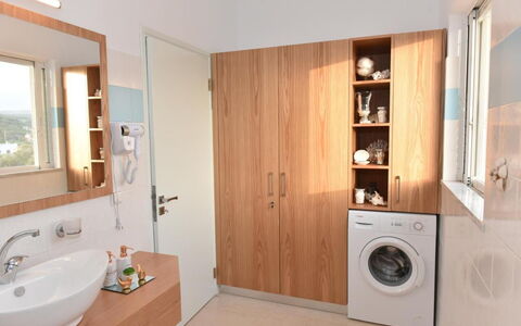 Accommodation Christianna Apartments 1: Bathroom