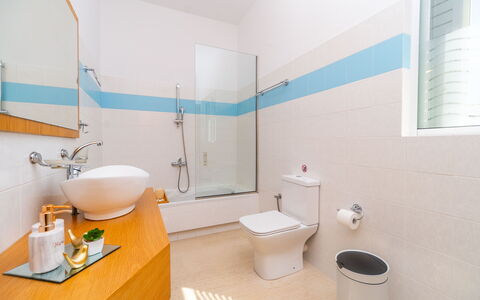 Accommodation Christianna Apartments 1: Bathroom