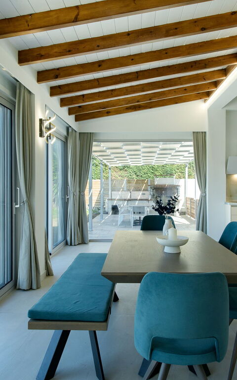 Villa Aurora Blue: Dining Room