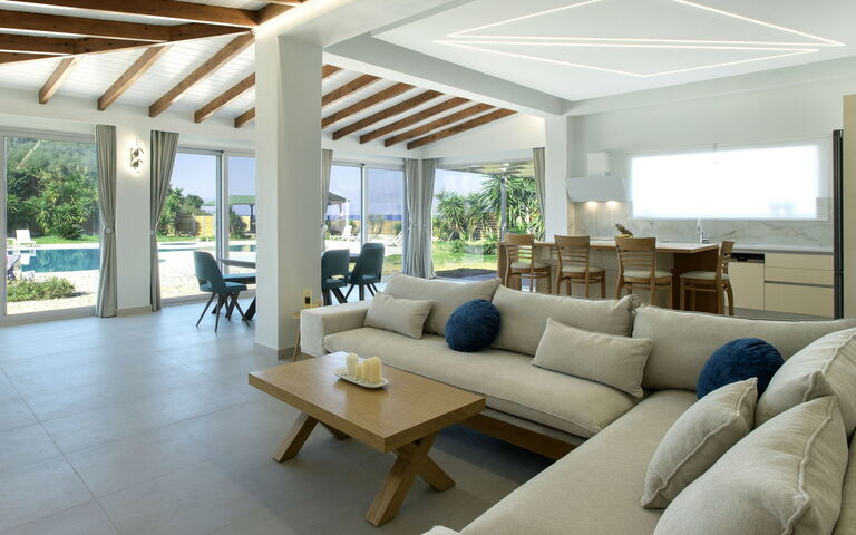 Villa Aurora Blue: Living Room