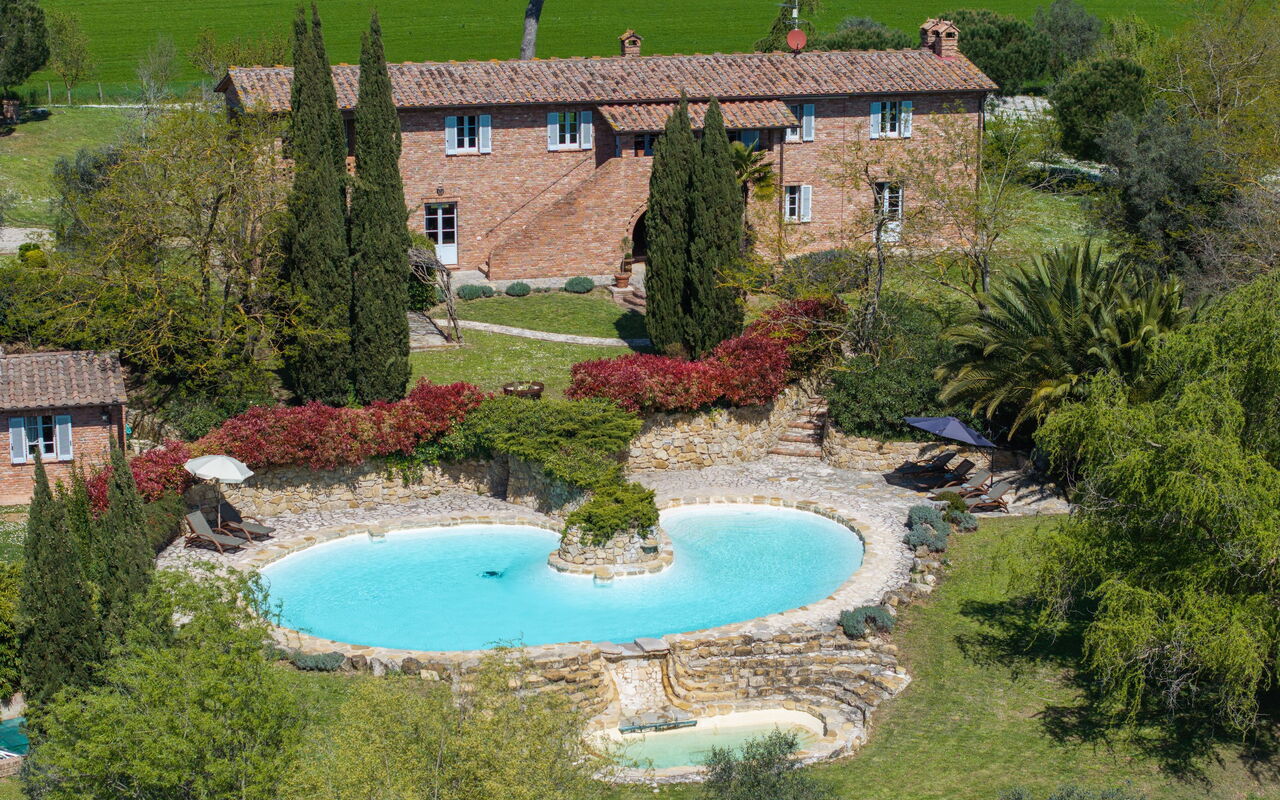 Casale Delle Mele: Building Exterior, Pool, Scenic View