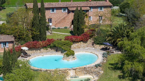 Casale delle Mele: Building Exterior, Pool, Scenic View