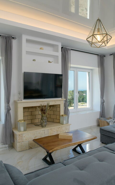 Villa Sunset: Living Room