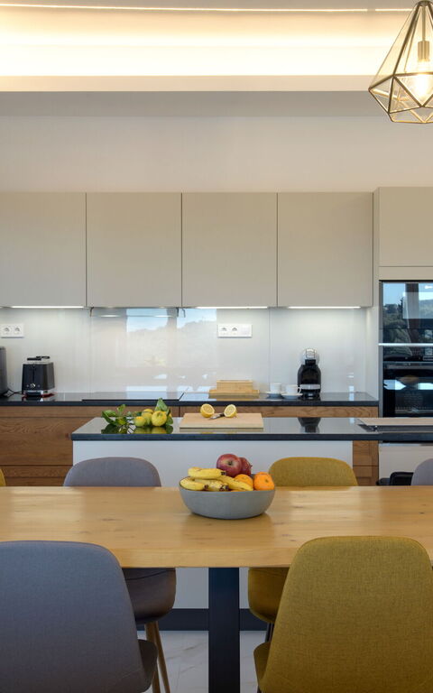 Villa Sunset: Dining Room, Kitchen