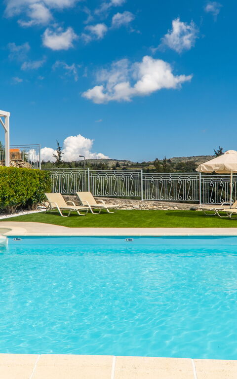 Villa Faye: Outdoor, Pool, Spring, Summer