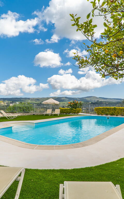 Villa Faye: Garden, Outdoor, Pool, Spring, Summer