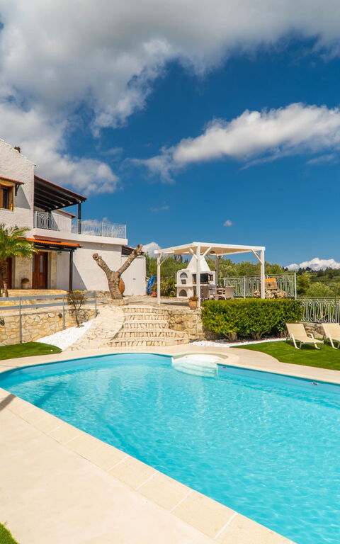 Villa Faye: Building Exterior, Outdoor, Pool, Spring, Summer
