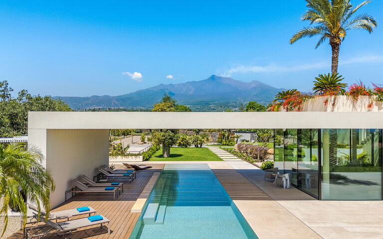 Villa Hermosa: Pool, Scenic View