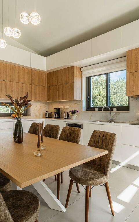 Villa Orientem Bis: Dining Room, Kitchen, Living Room