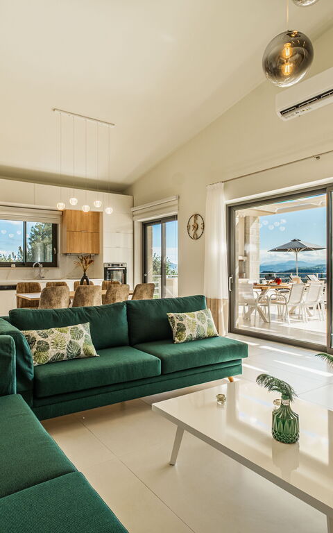 Villa Orientem Bis: Dining Room, Kitchen, Living Room