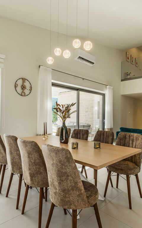 Villa Orientem Bis: Dining Room, Kitchen, Living Room