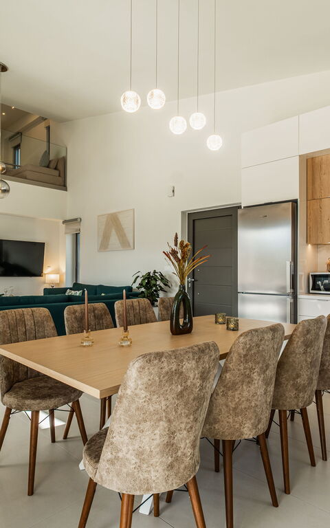 Villa Orientem Bis: Dining Room, Kitchen, Living Room