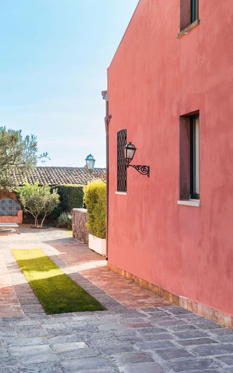 Micanera House: Building Exterior, Outdoor