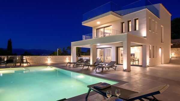 Villa Cocona: Building Exterior, Outdoor, Pool