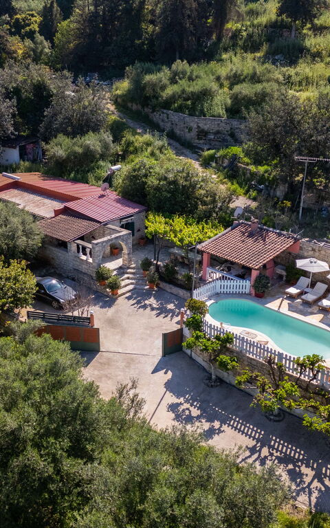 Villa Nikolas: Pool, Scenic View