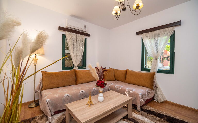 Villa Nikolas: Living Room